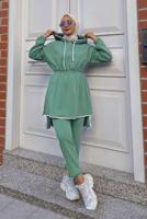 Tesettür giyim YEŞİL BELİ BÜZGÜLÜ KAPÜŞONLU İKİLİ PANT. TAKIM 145 