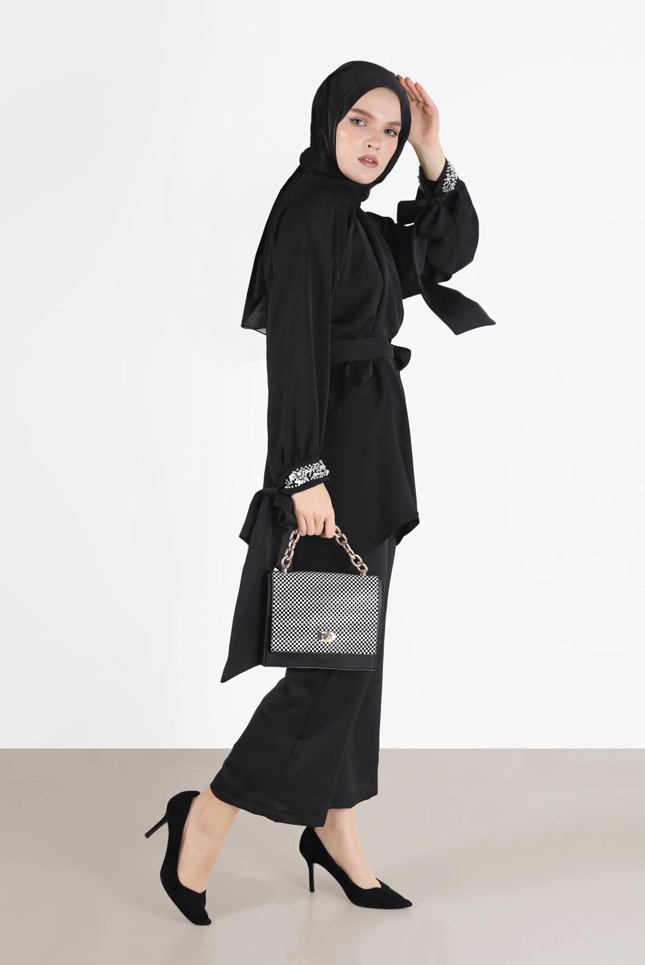 Tesettür giyim SİYAH MANŞETLERİ BONCUK İŞLEMELİ KUŞAKLI PANTOLONLU TAKIM 0256