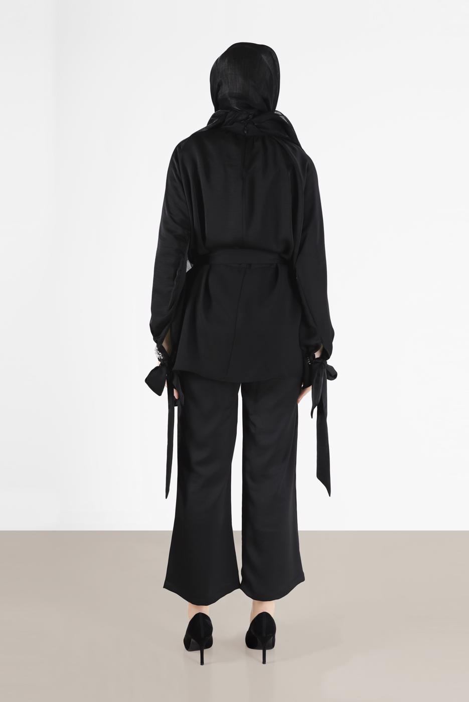 Tesettür giyim SİYAH MANŞETLERİ BONCUK İŞLEMELİ KUŞAKLI PANTOLONLU TAKIM 0256