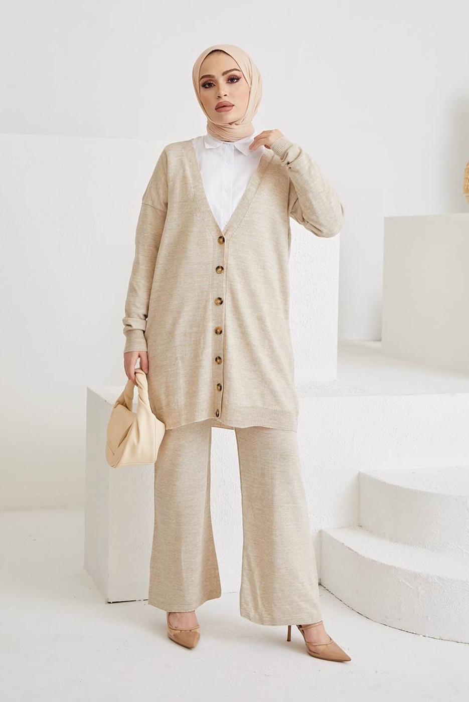 Vêtements hijab BEIGE COSTUME PANTALON EN MAILLE 2 PIÈCES DE BASE DÉTAIL BOUTONS 0411