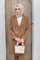 Tesettür giyim KAHVE KRUVAZE YAKA DÜĞMELİ İKİLİ PANT. TAKIM 0420	