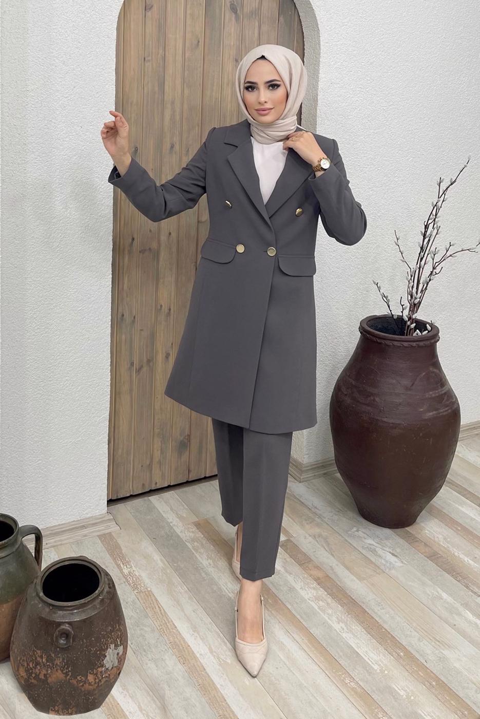 Tesettür giyim GRİ KRUVAZE YAKA DÜĞMELİ İKİLİ PANT. TAKIM 0420	