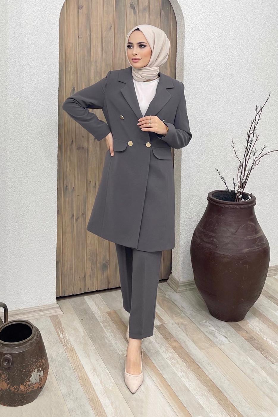 Tesettür giyim GRİ KRUVAZE YAKA DÜĞMELİ İKİLİ PANT. TAKIM 0420	