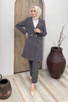 Tesettür giyim GRİ KRUVAZE YAKA DÜĞMELİ İKİLİ PANT. TAKIM 0420	