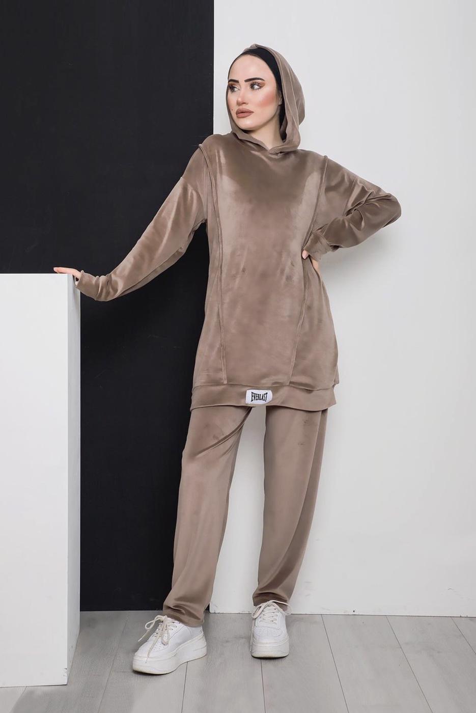 Tesettür giyim VİZON YAZI DETAYLI KAPÜŞONLU KADİFE İKİLİ PANT. TAKIM 0596 