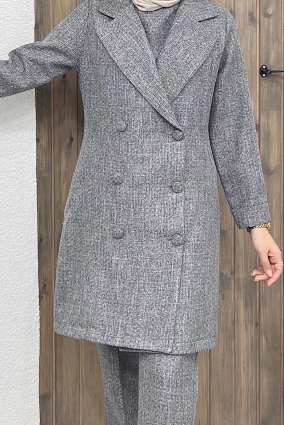 Tesettür giyim GRİ DÜĞME DETAYLI KRUVAZE YAKA İKİLİ PANT. TAKIM 8320 