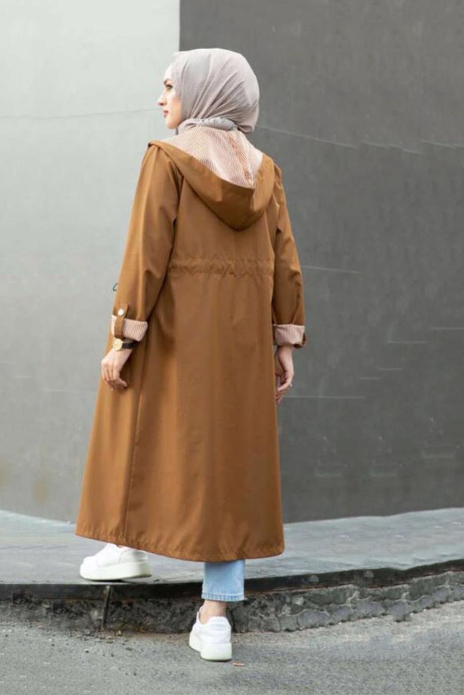 Vêtements hijab TABA TRENCH-COAT À CAPUCHE À TAILLE FRONCÉE AVEC POIGNETS À MOTIFS 17501