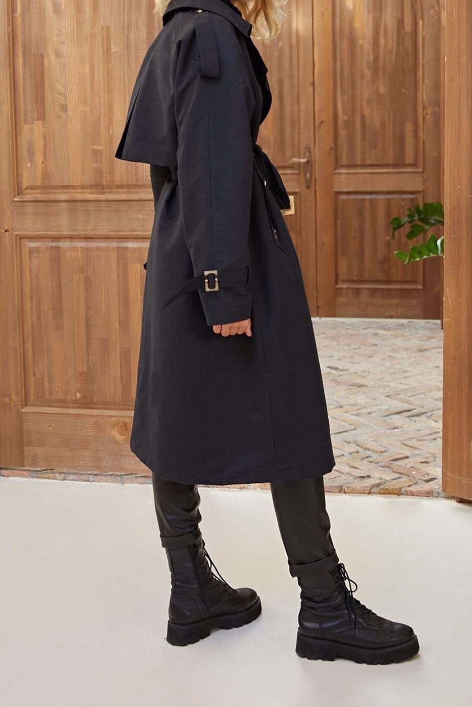 Tesettür giyim SİYAH DÜĞME DETAYLI KUŞAKLI TRENÇKOT 016 