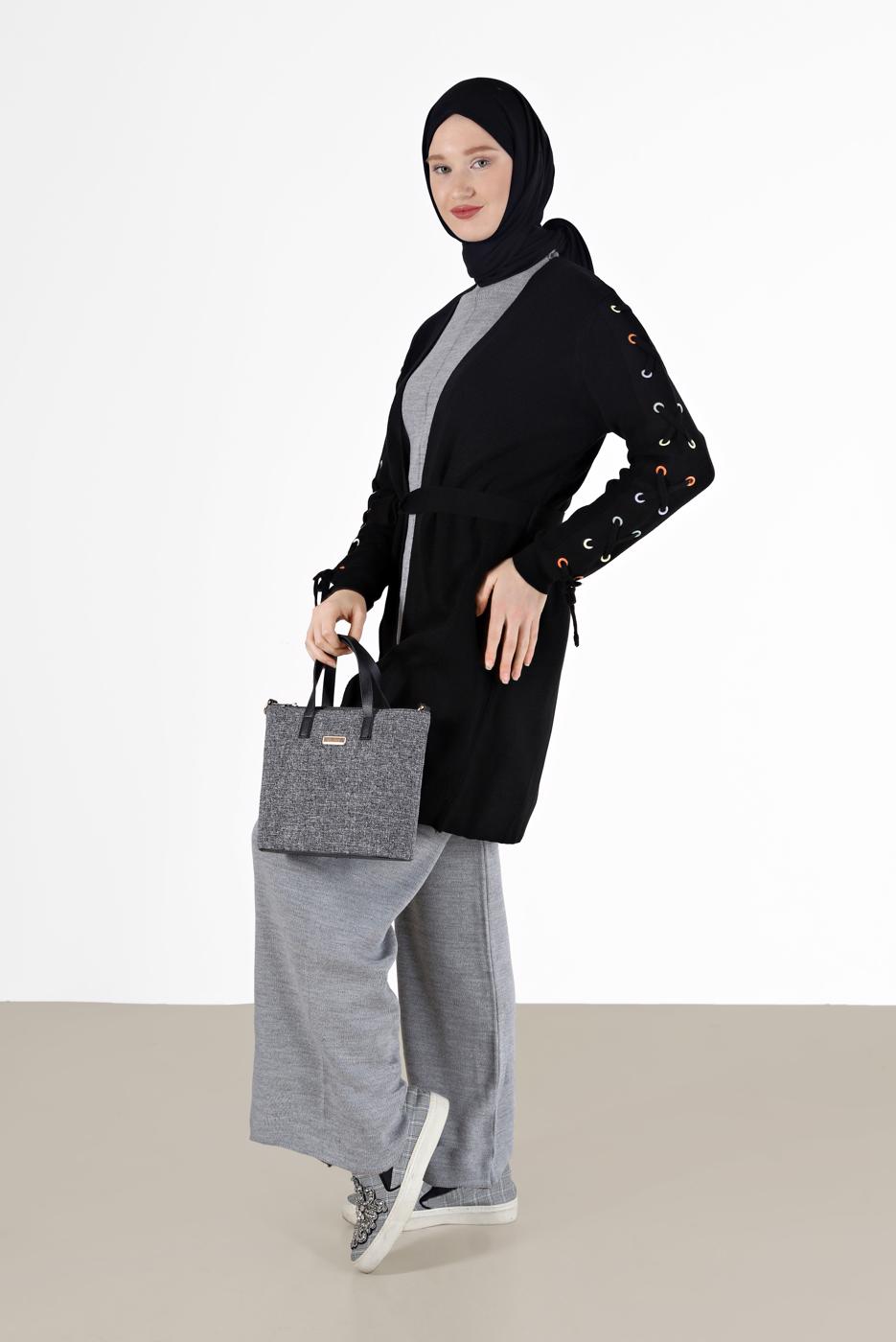 Tesettür giyim SİYAH KUŞGÖZÜ DETAYLI KUŞAKLI TRİKO HIRKA 23541 