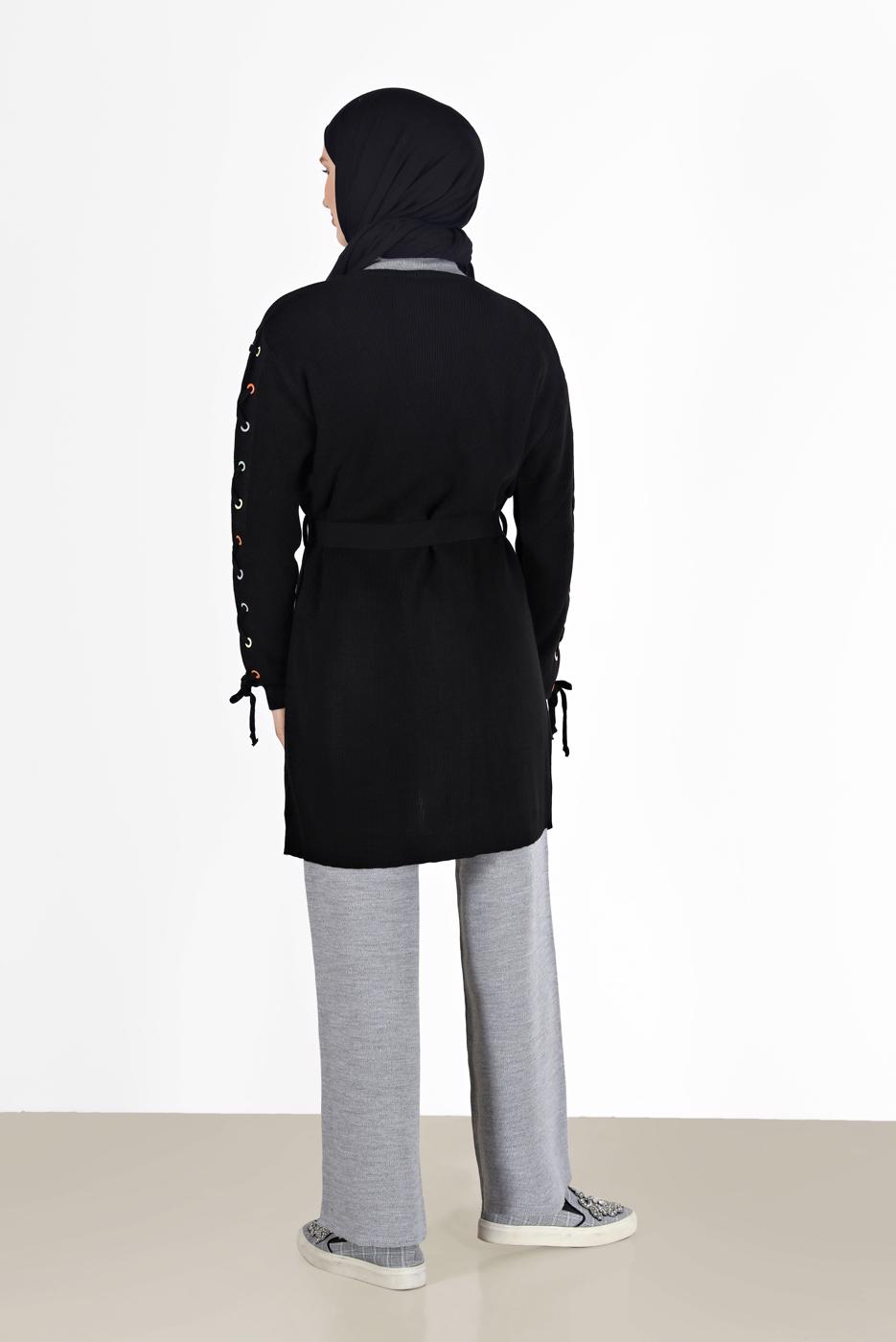 Tesettür giyim SİYAH KUŞGÖZÜ DETAYLI KUŞAKLI TRİKO HIRKA 23541 