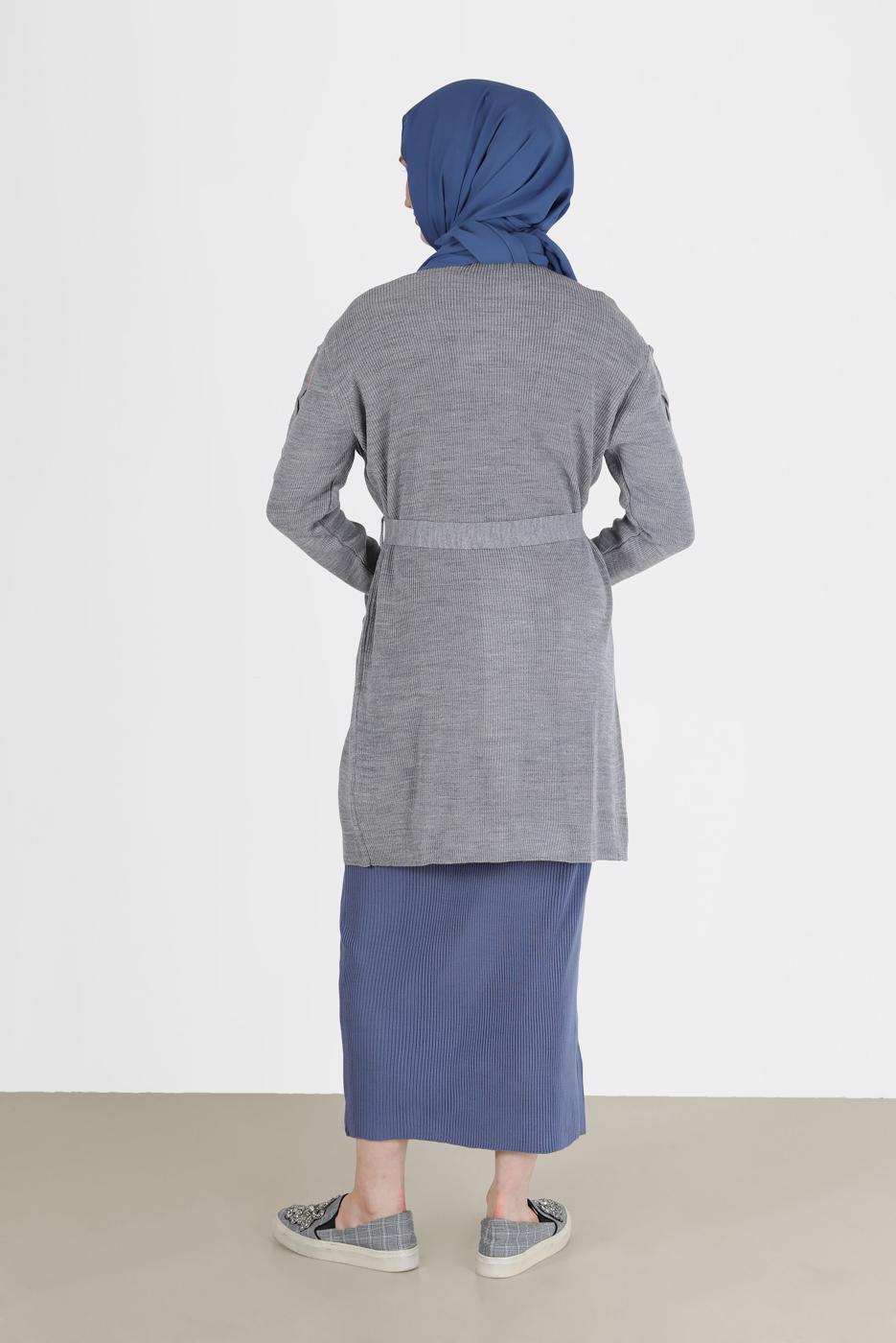Tesettür giyim GRİ KUŞGÖZÜ DETAYLI KUŞAKLI TRİKO HIRKA 23541 