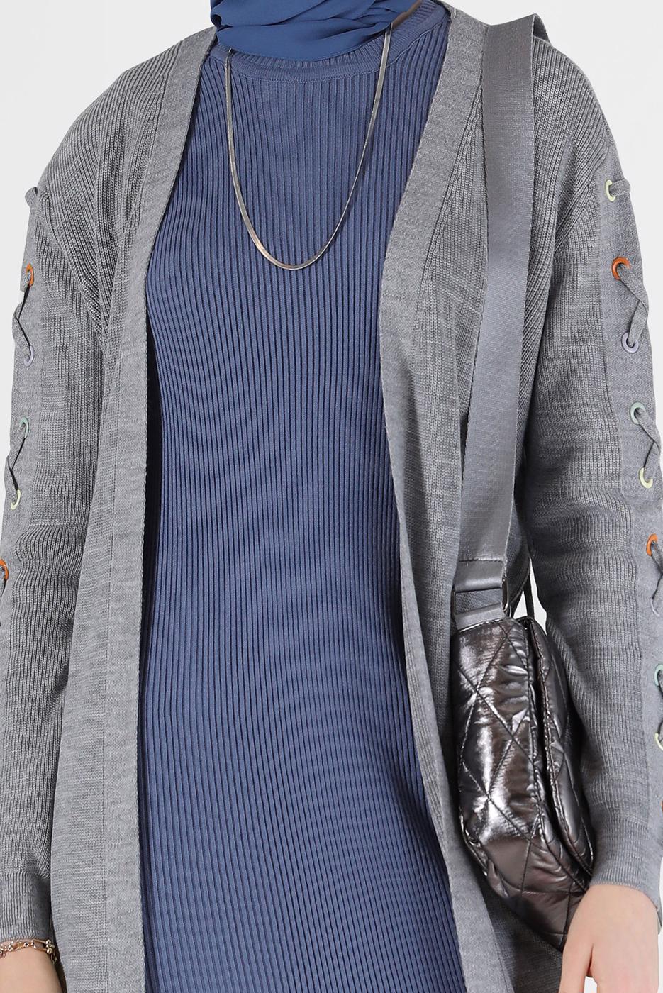 Tesettür giyim GRİ KUŞGÖZÜ DETAYLI KUŞAKLI TRİKO HIRKA 23541 