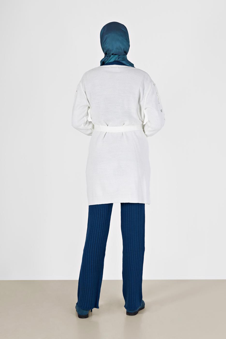 Vêtements hijab BLANC CARDIGAN EN MAILLE AVEC CEINTURE À ILLETS 23541