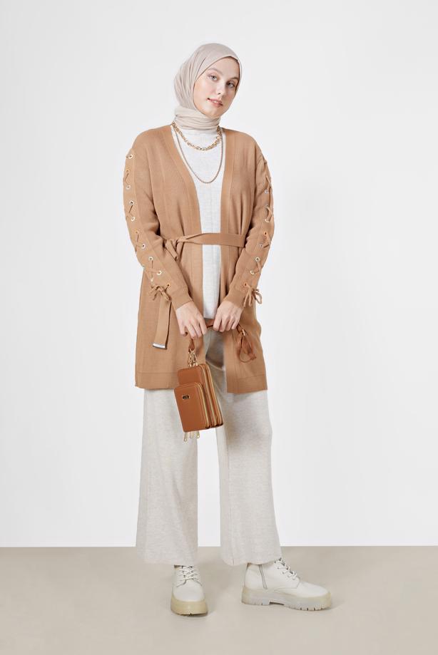 Vêtements hijab  CARDIGAN EN MAILLE AVEC CEINTURE À ILLETS 23541 - TRENDTESETTÜR