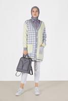 Tesettür giyim GRİ PÖTİKARE DESENLİ CEP DETAYLI TRİKO HIRKA 89541 