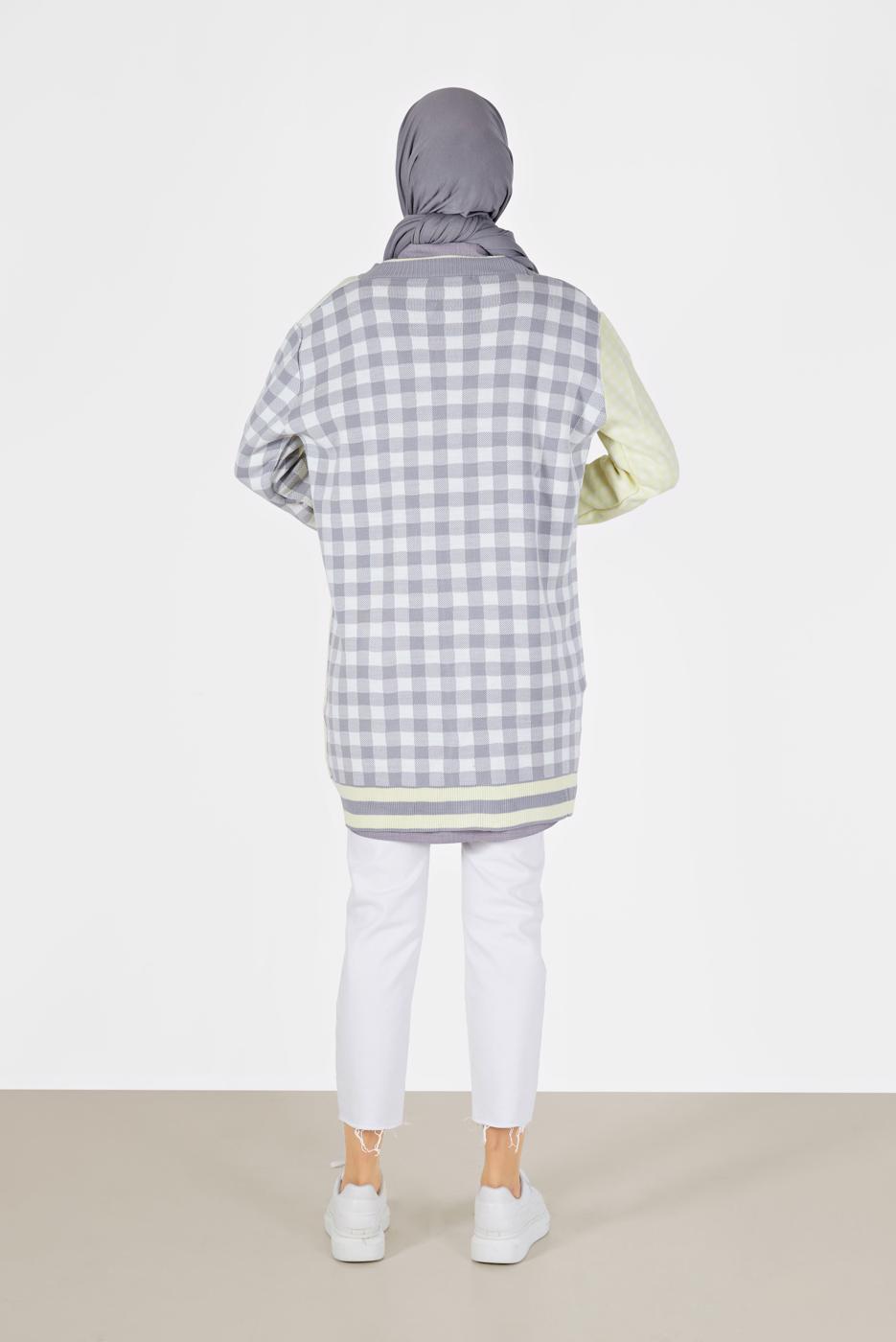 Tesettür giyim GRİ PÖTİKARE DESENLİ CEP DETAYLI TRİKO HIRKA 89541 