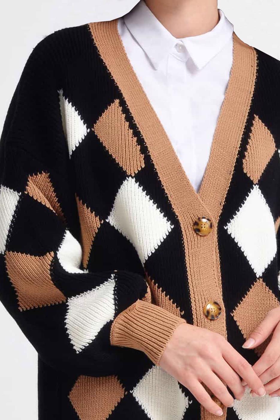 Tesettür giyim SİYAH KARE DESENLİ DÜĞMELİ HIRKA 9527 