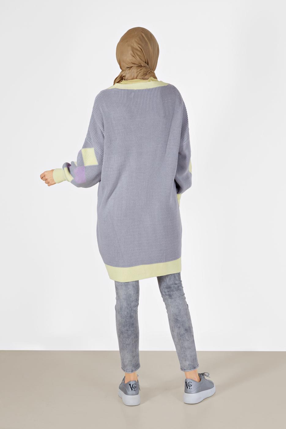 Tesettür giyim GRİ KARE DESENLİ DÜĞMELİ HIRKA 9527 