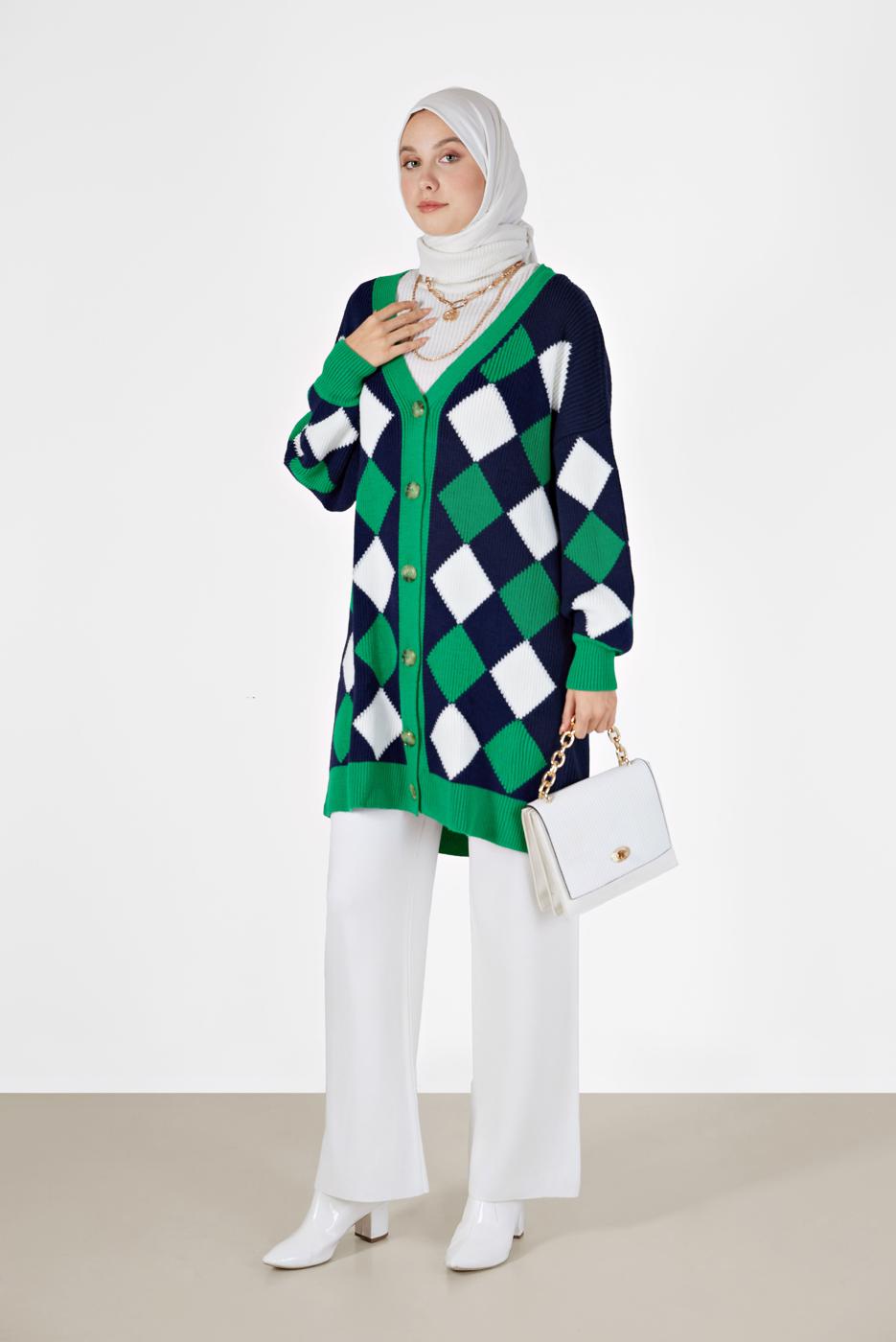 Tesettür giyim LACİVERT KARE DESENLİ DÜĞMELİ HIRKA 9527 