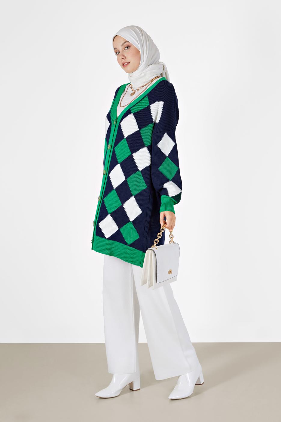 Tesettür giyim LACİVERT KARE DESENLİ DÜĞMELİ HIRKA 9527 