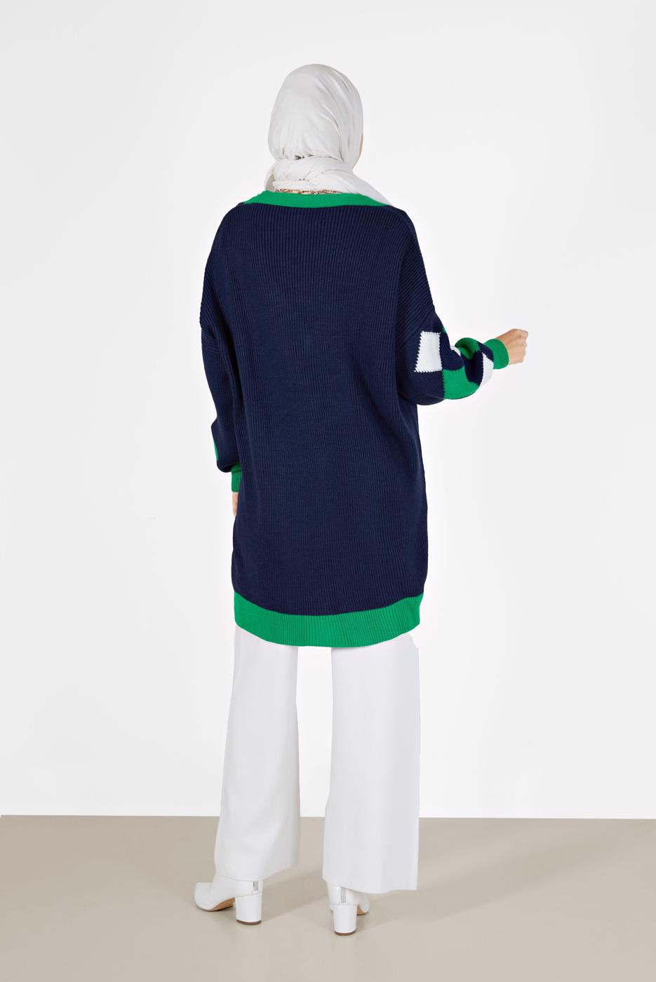 Tesettür giyim LACİVERT KARE DESENLİ DÜĞMELİ HIRKA 9527 