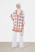 Tesettür giyim BEYAZ KARE DESENLİ DÜĞMELİ HIRKA 9527 