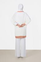 Tesettür giyim BEYAZ KARE DESENLİ DÜĞMELİ HIRKA 9527 