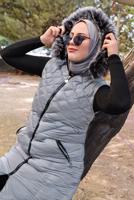 Tesettür giyim GRİ KAPÜŞONLU KAPİTONE ŞİŞME YELEK 0021	