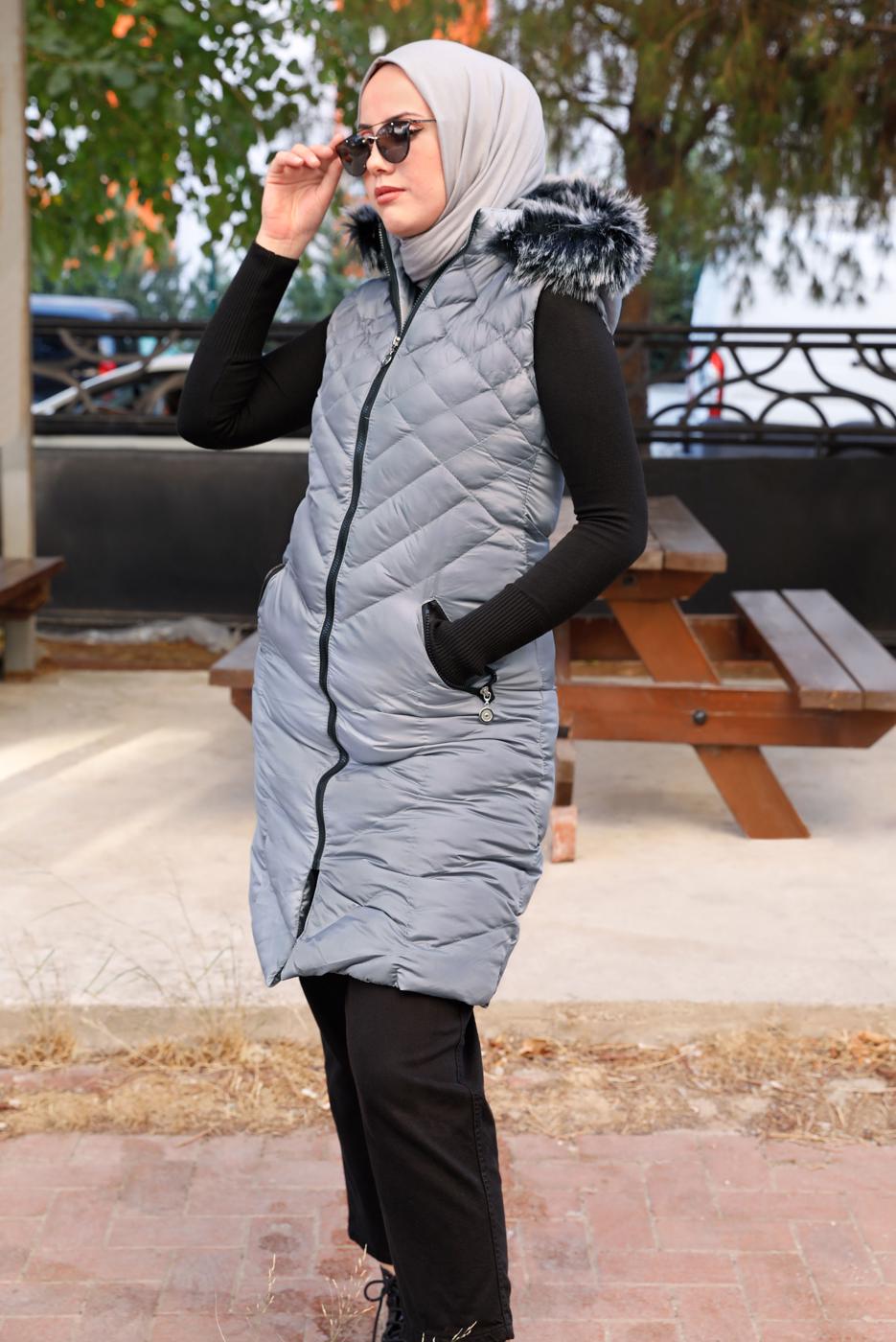 Tesettür giyim GRİ KAPÜŞONLU KAPİTONE ŞİŞME YELEK 0021	