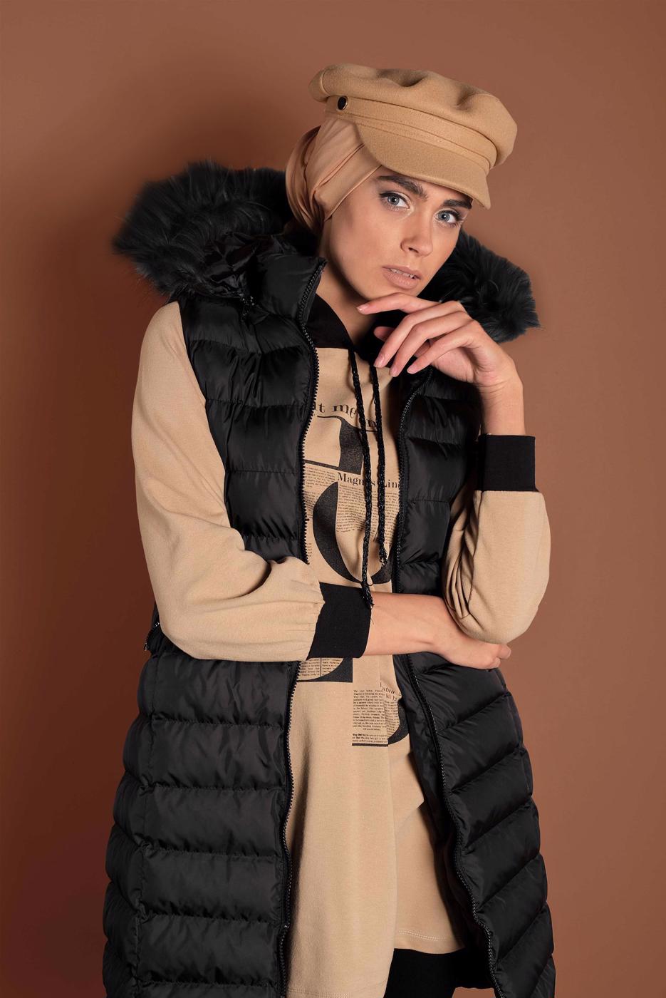 Tesettür giyim SİYAH KAPÜŞONU KÜRKLÜ ŞİŞME YELEK 0503 