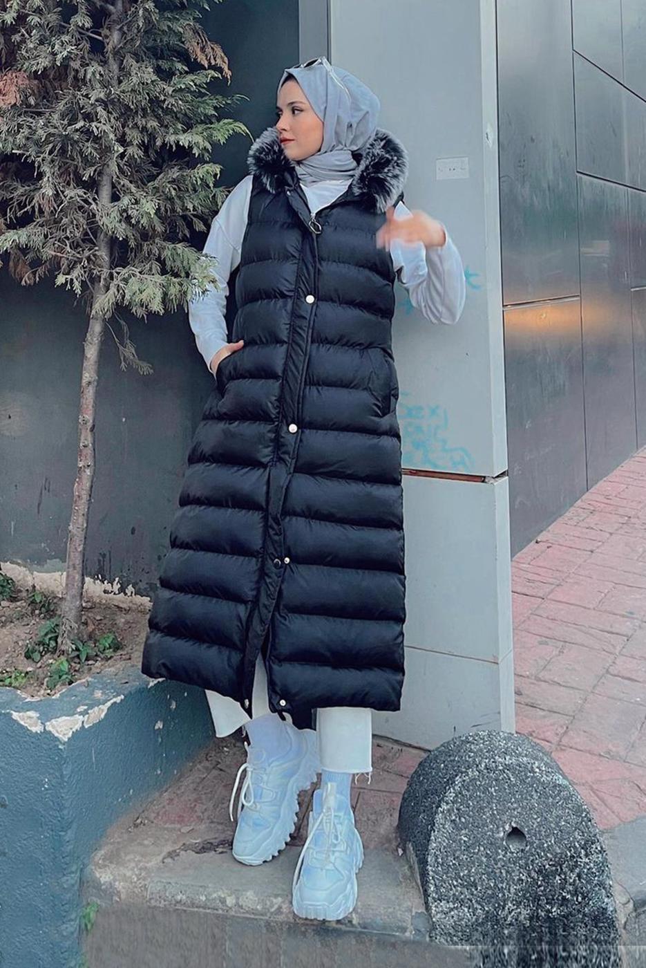 Tesettür giyim SİYAH KÜRK DETAYLI KAPÜŞONLU ŞİŞME YELEK 841 