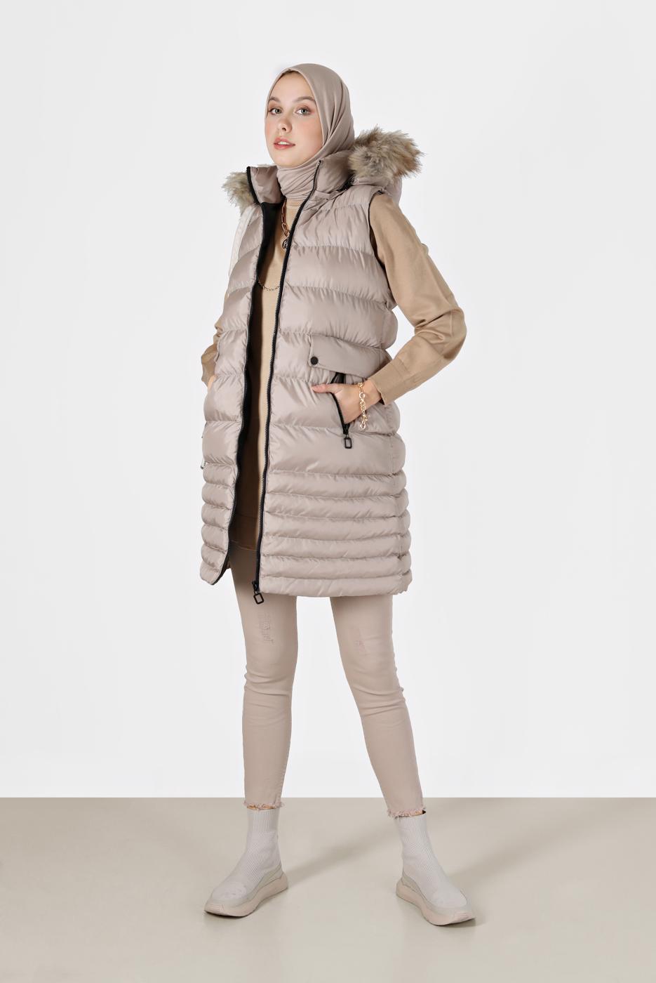 Tesettür giyim BEJ KAPÜŞONLU FERMUARLI ŞİŞME YELEK 2004 