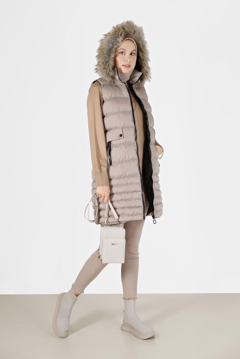 Tesettür giyim BEJ KAPÜŞONLU FERMUARLI ŞİŞME YELEK 2004 