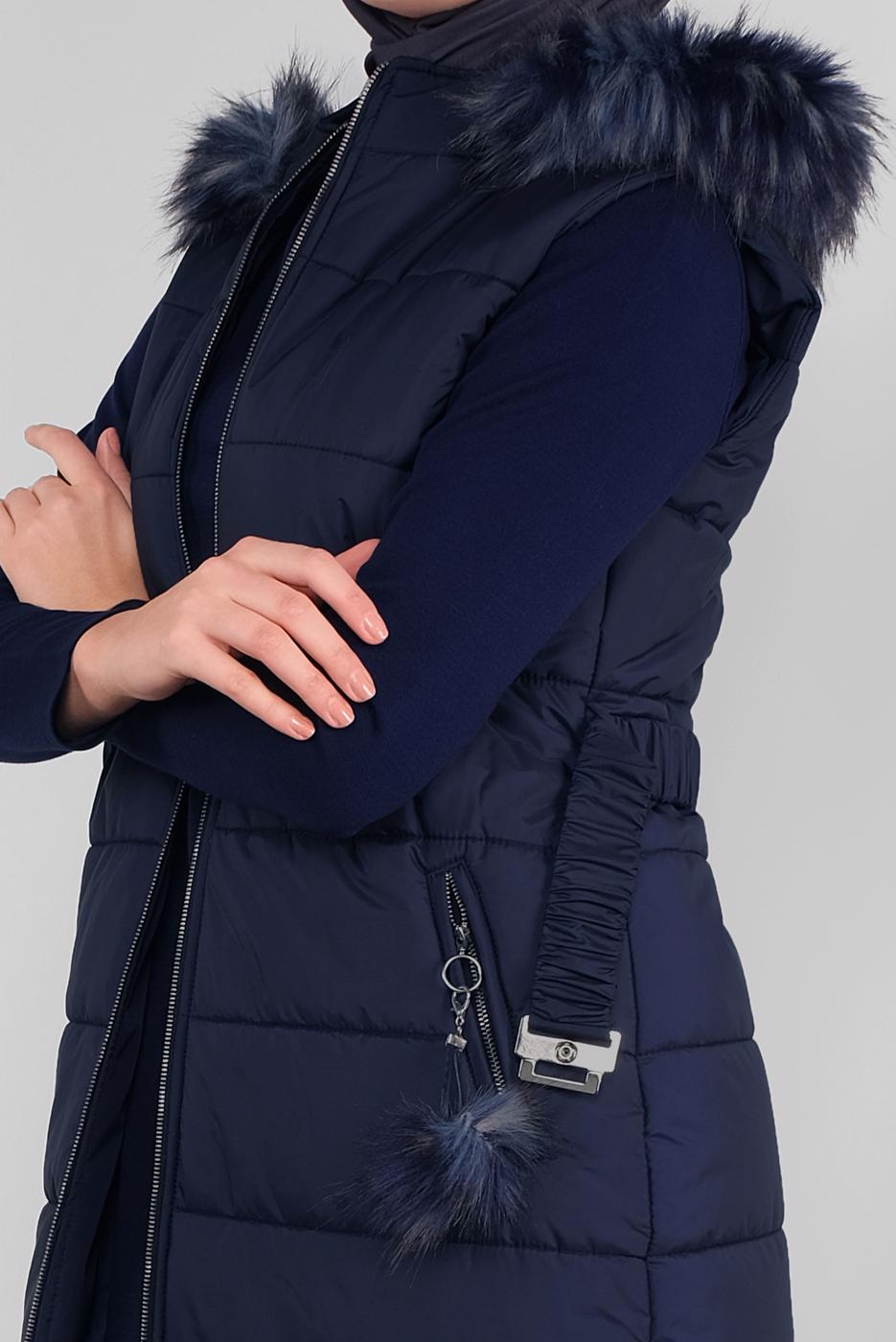 Tesettür giyim LACİVERT KEMERLİ KAPÜŞONLU ŞİŞME YELEK 90121 