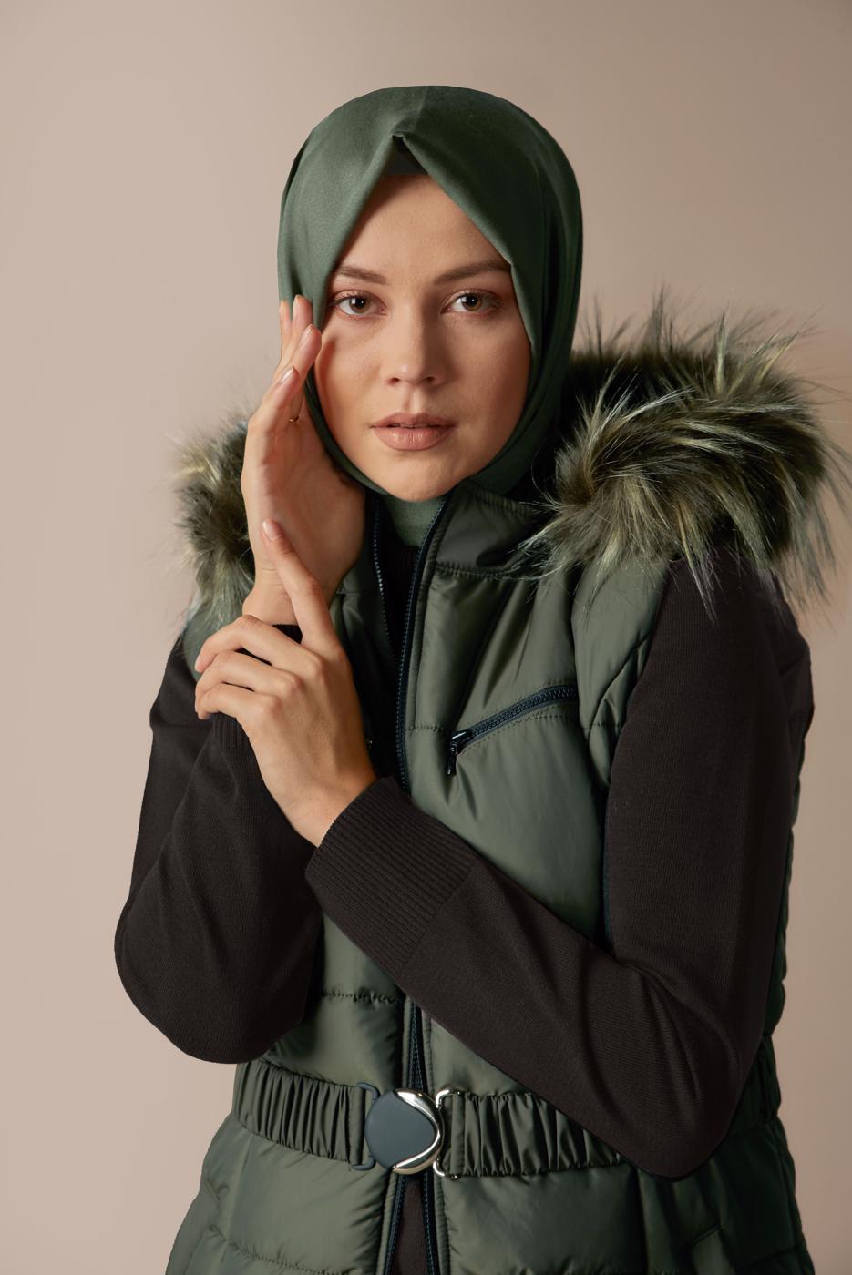 Tesettür giyim HAKİ BELDEN TUTTURMALI KAPÜŞONLU ŞİŞME YELEK 90148 