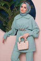 Tesettür giyim YEŞİL KUŞAĞI ZİNCİR DETAYLI GENİŞ YAKA İKİLİ PANT. TAKIM 81051 