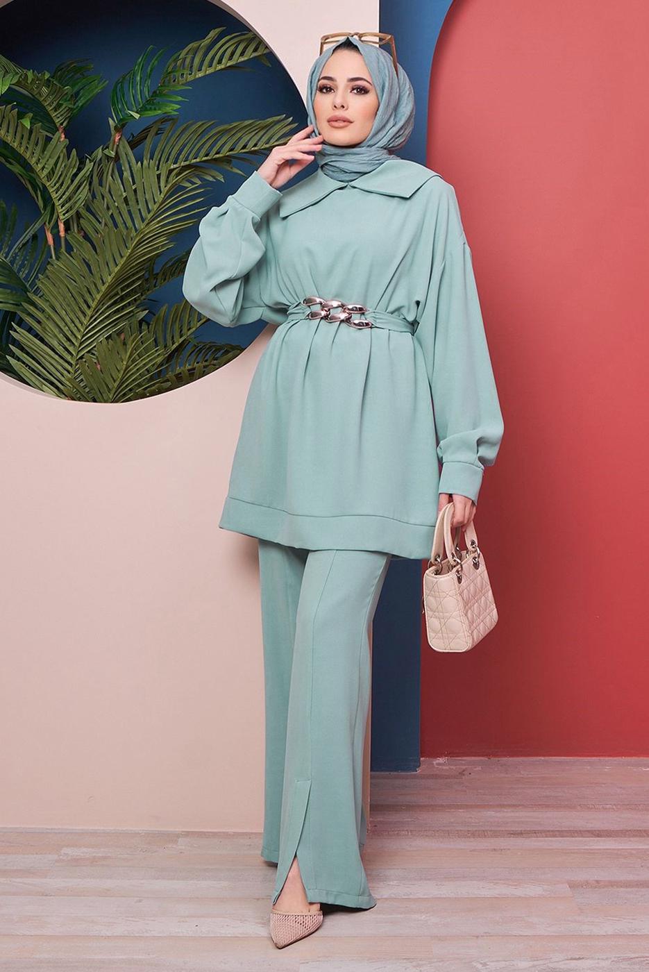Tesettür giyim YEŞİL KUŞAĞI ZİNCİR DETAYLI GENİŞ YAKA İKİLİ PANT. TAKIM 81051 