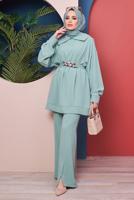 Tesettür giyim YEŞİL KUŞAĞI ZİNCİR DETAYLI GENİŞ YAKA İKİLİ PANT. TAKIM 81051 