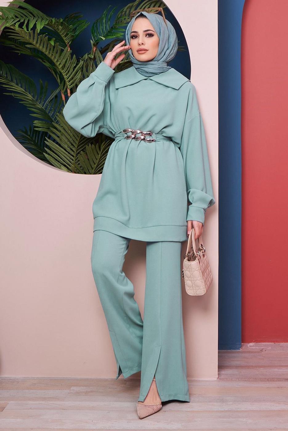 Tesettür giyim YEŞİL KUŞAĞI ZİNCİR DETAYLI GENİŞ YAKA İKİLİ PANT. TAKIM 81051 