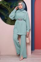 Tesettür giyim YEŞİL KUŞAĞI ZİNCİR DETAYLI GENİŞ YAKA İKİLİ PANT. TAKIM 81051 