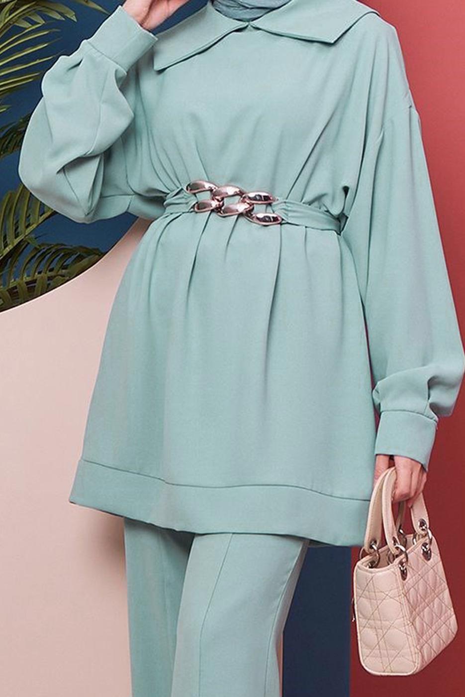 Tesettür giyim YEŞİL KUŞAĞI ZİNCİR DETAYLI GENİŞ YAKA İKİLİ PANT. TAKIM 81051 