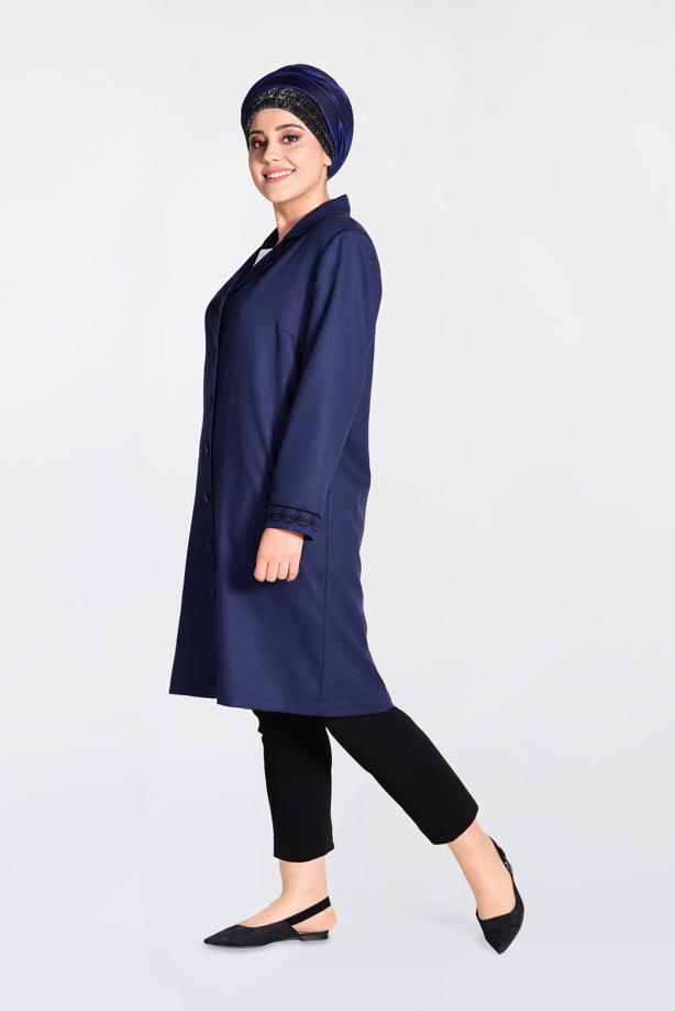 Vêtements hijab BLEU MARINE TRENCH-COAT À BOUTONS BRODÉS ALVINA 1297 - TRENDTESETTÜR