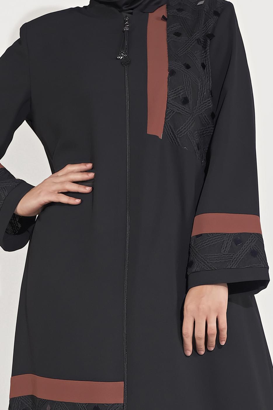 Tesettür giyim SİYAH ALVİNA NAKIŞLI FERACE 80004