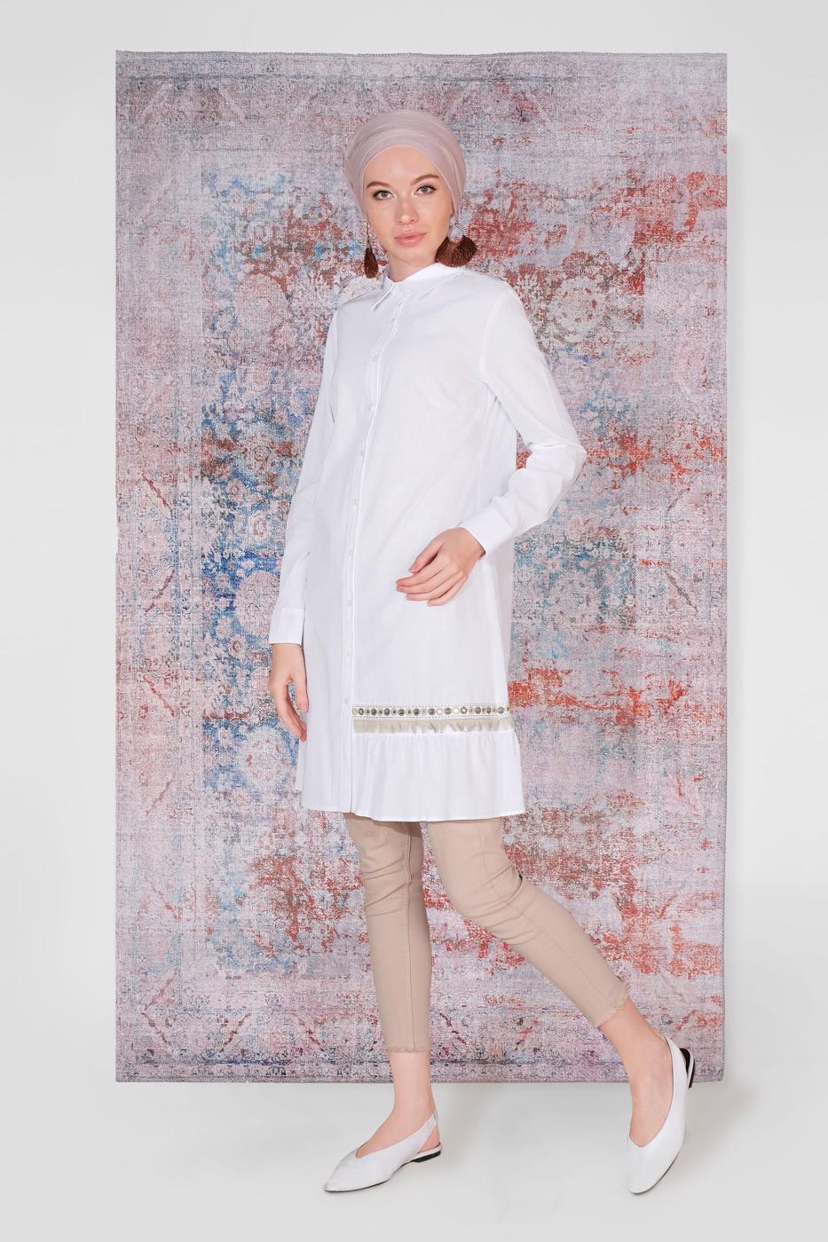 Tesettür giyim BEYAZ ALVİNA NAKIŞ DETAYLI DÜĞMELİ PAMUKLU TUNİK 40593 