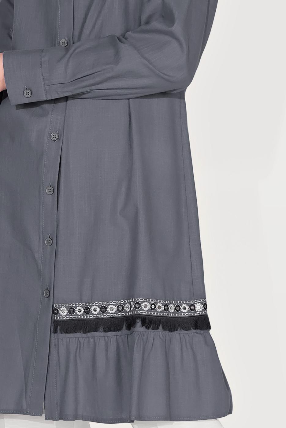 Tesettür giyim GRİ ALVİNA NAKIŞ DETAYLI DÜĞMELİ PAMUKLU TUNİK 40593 