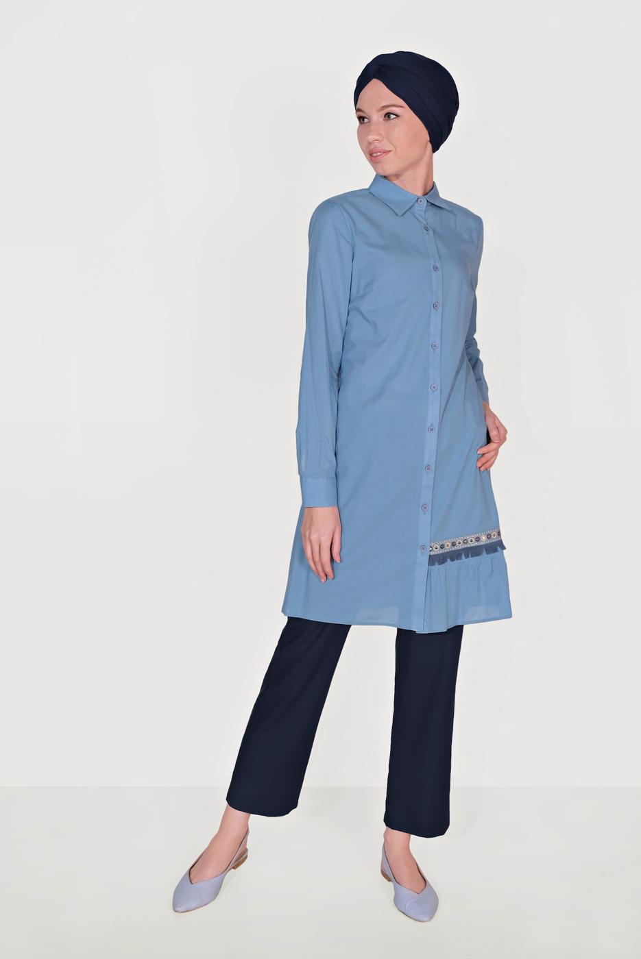 Tesettür giyim MAVİ ALVİNA NAKIŞ DETAYLI DÜĞMELİ PAMUKLU TUNİK 40593 