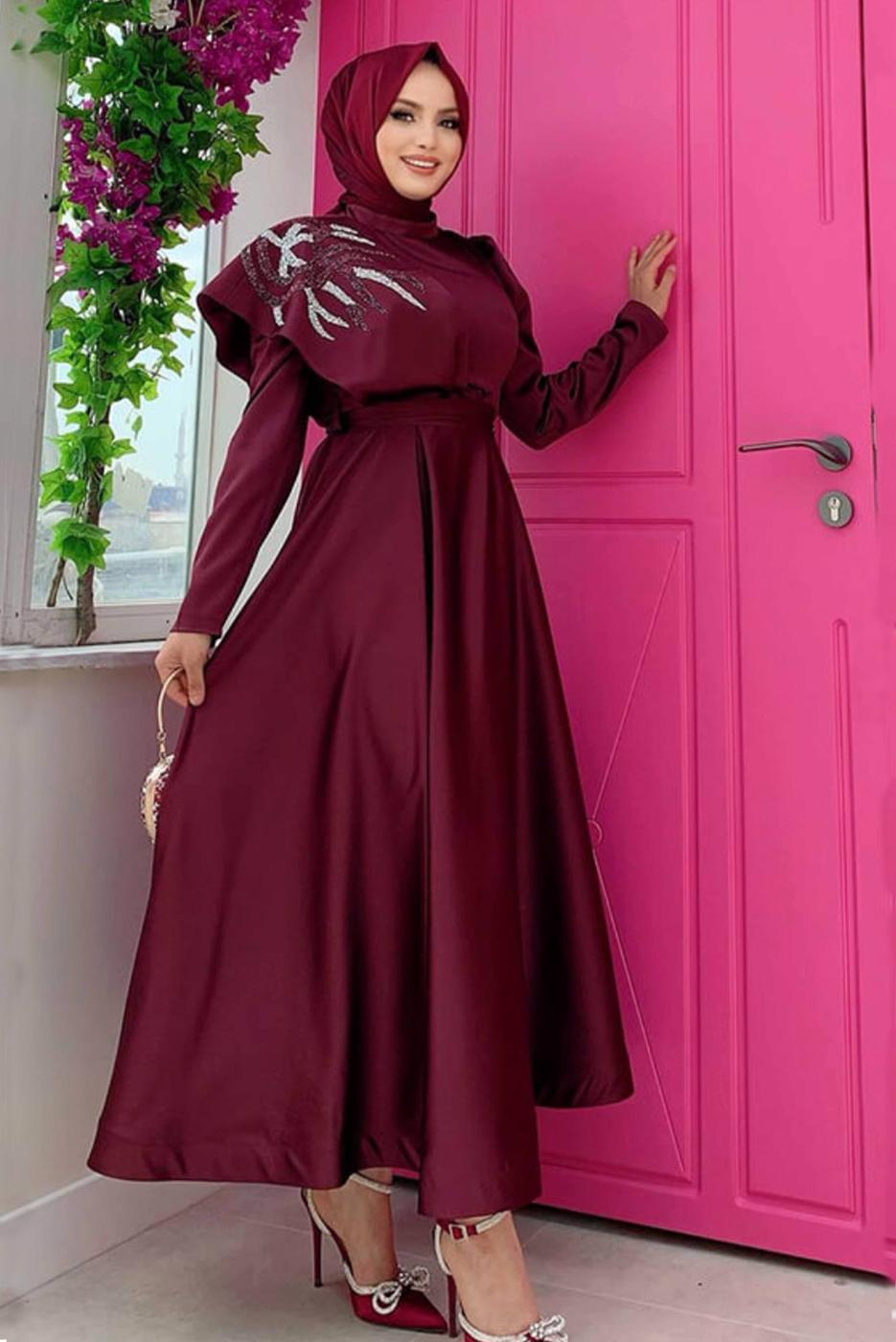 Tesettür giyim BORDO TAŞ DETAYLI VOLANLI ABİYE T 7099