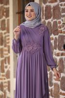 Tesettür giyim MOR BONCUKLU NAKIŞ DETAYLI ABİYE ELBİSE T 9153