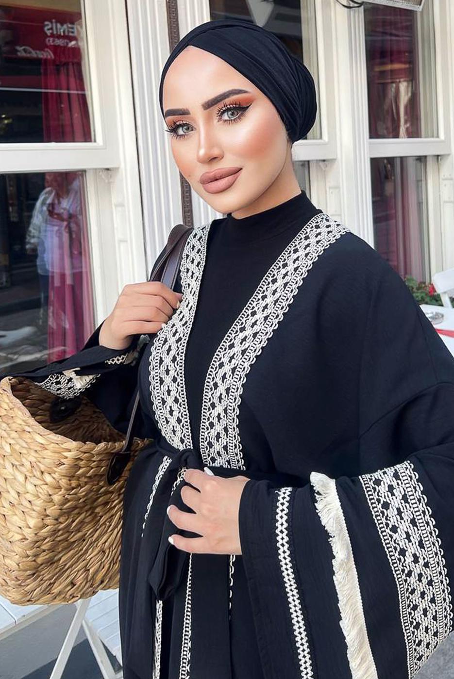 Tesettür giyim SİYAH NAKIŞLI PÜSKÜLLÜ KİMONO 0781 