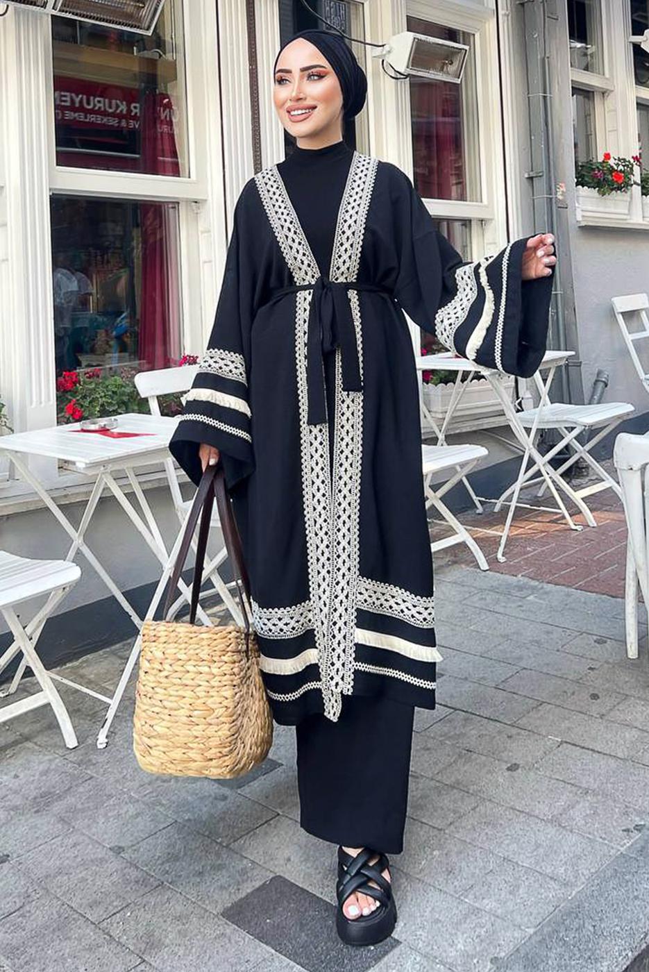 Tesettür giyim SİYAH NAKIŞLI PÜSKÜLLÜ KİMONO 0781 